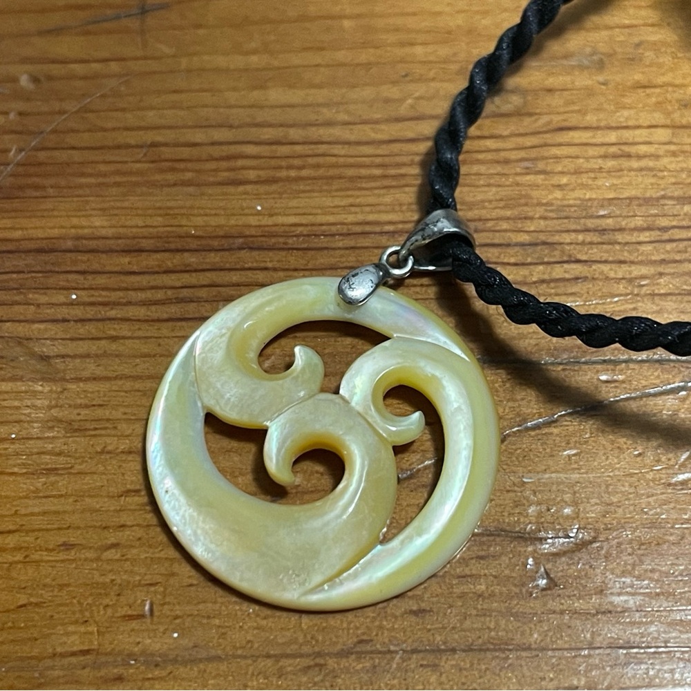 Two Hawaiian inspired necklaces - Picture 2 of 4